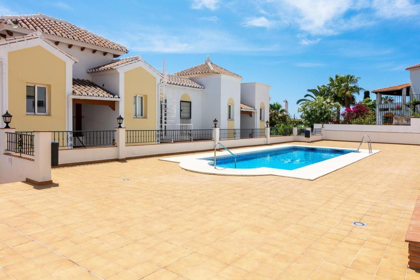 Apartamento Chimenea Playa - 2 Dormitorios Y Terraza Nerja Luaran gambar