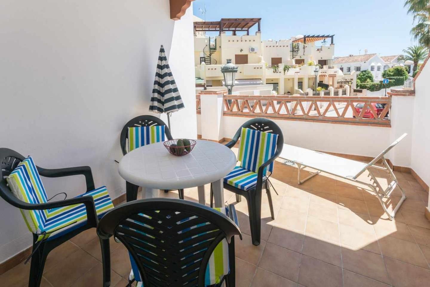 Apartamento Chimenea Playa - 2 Dormitorios Y Terraza Nerja Luaran gambar
